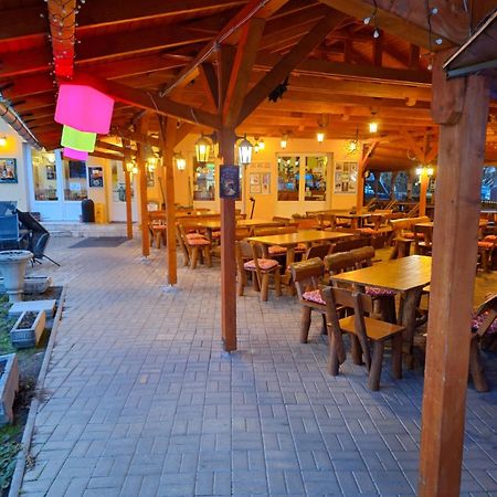Grill Terasz Etterem Es Szallashely Mezokovesd Exterior photo