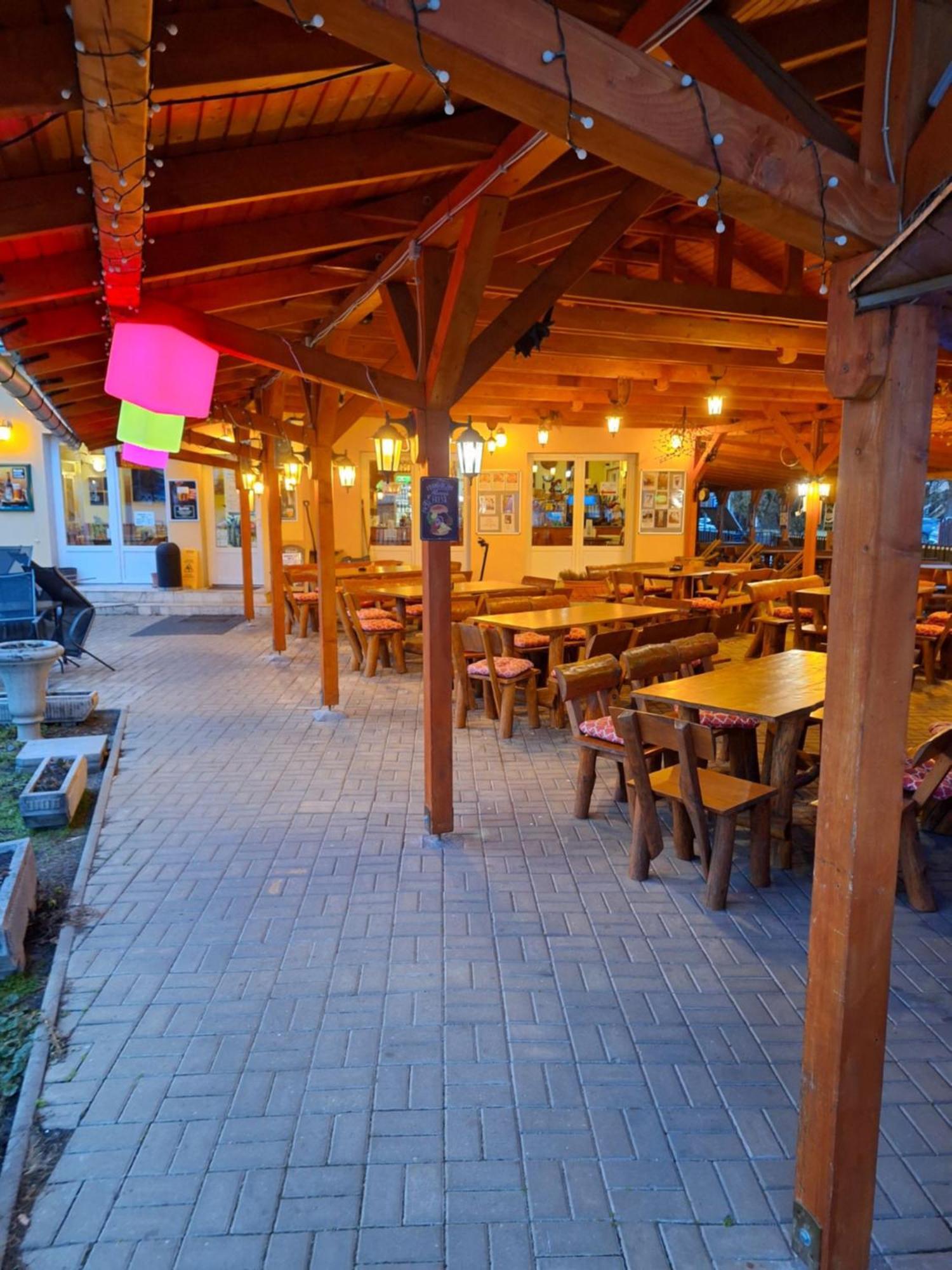 Grill Terasz Etterem Es Szallashely Mezokovesd Exterior photo