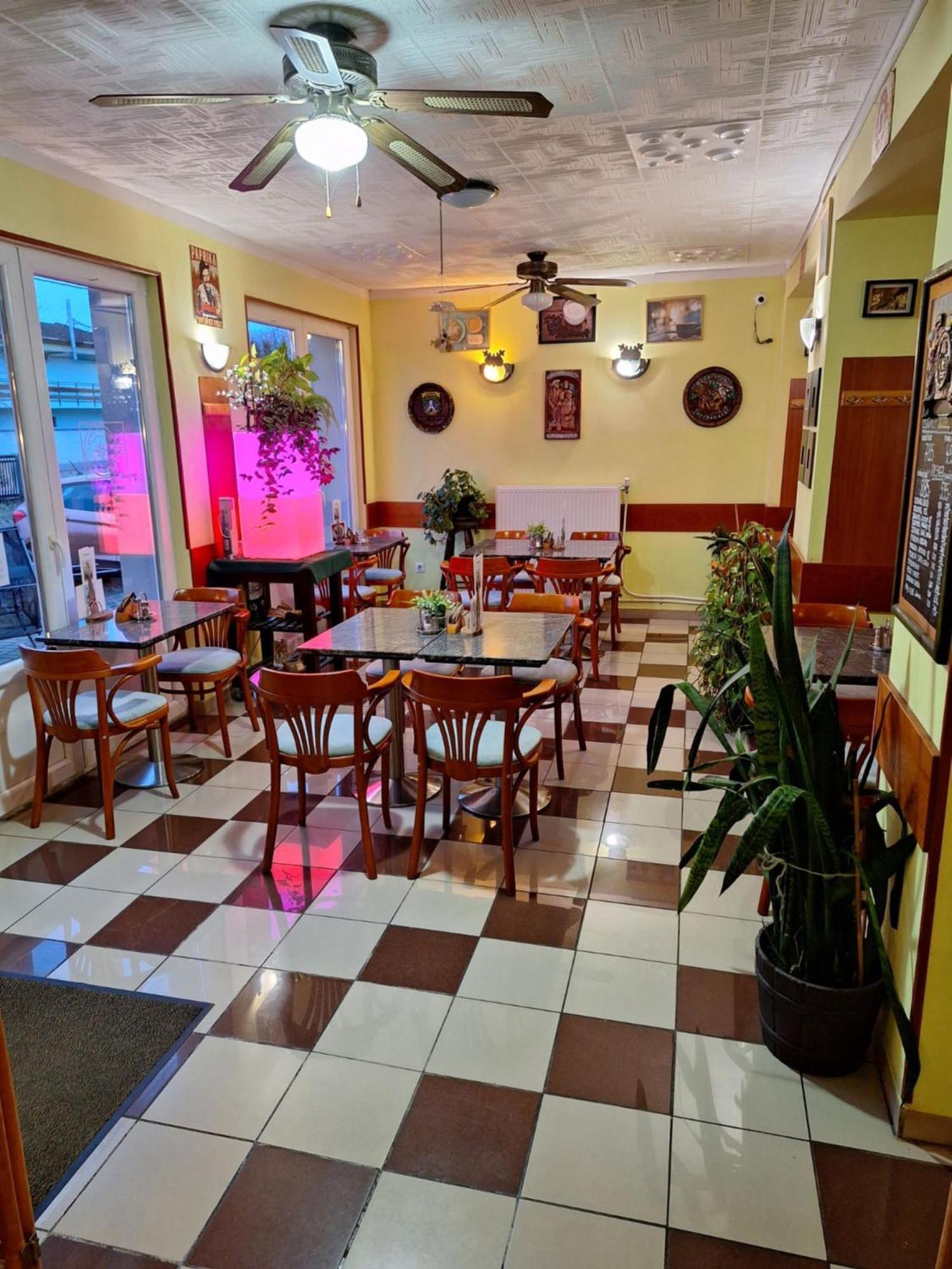 Grill Terasz Etterem Es Szallashely Mezokovesd Exterior photo