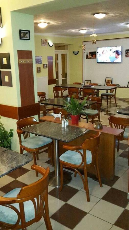 Grill Terasz Etterem Es Szallashely Mezokovesd Exterior photo