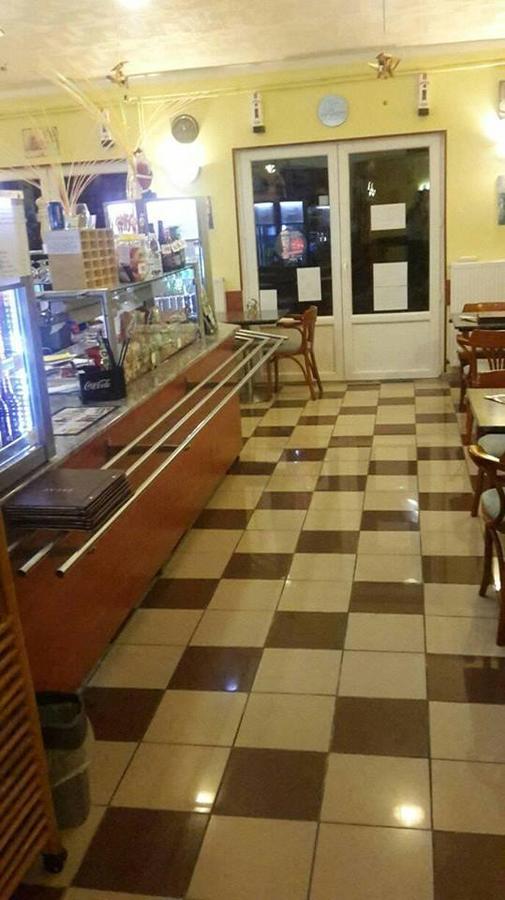 Grill Terasz Etterem Es Szallashely Mezokovesd Exterior photo