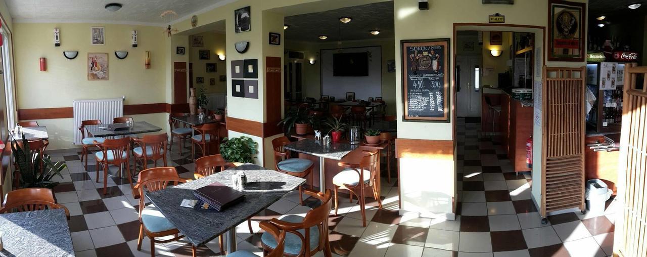 Grill Terasz Etterem Es Szallashely Mezokovesd Exterior photo